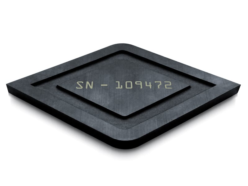 검은색 Teflon® 레이저 절단 다이아몬드 형상, 제판 공정으로 홈을 파고 표면에 일련 번호를 마킹